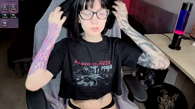 HazelTompson online show from 03/23/26, 12:27