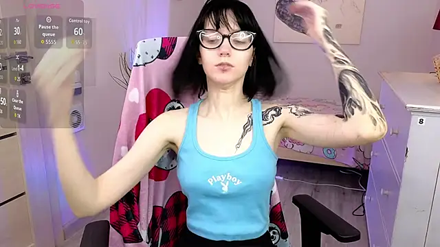 Snapshot of HazelTompson chatting on 09/28/25, 10:11 HazelTompson online show from 09/28/25, 10:11