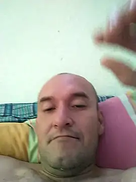 Snapshot of Josephfas chatting on 10/20/25, 04:40 Josephfas online show from 10/20/25, 04:40