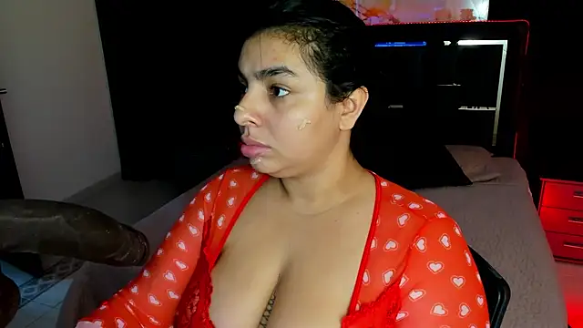 Snapshot of Hannasscott chatting on 09/19/25, 01:48 Hannasscott online show from 09/19/25, 01:48