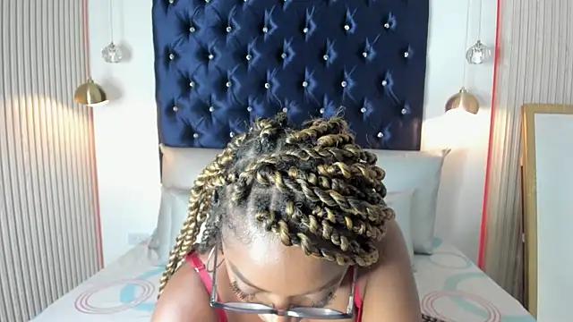 Snapshot of YallianaBrooks chatting on 10/03/25, 08:10 YallianaBrooks online show from 10/03/25, 08:10