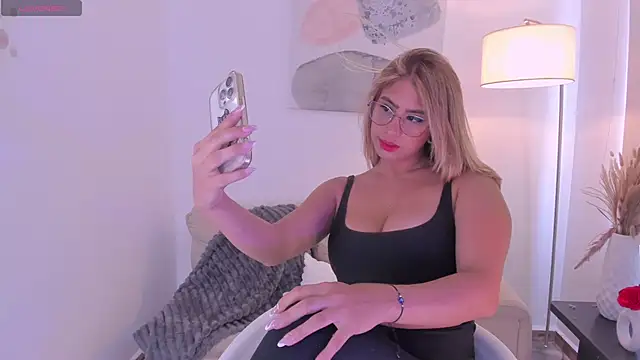 Snapshot of Agatha_brown1 chatting on 10/07/25, 03:35 Agatha brown1 online show from 10/07/25, 03:35