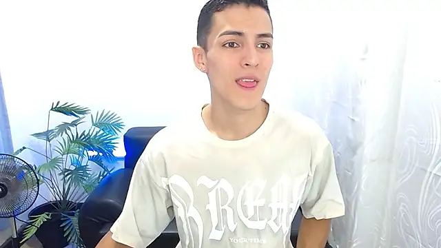 Snapshot of Matiius18 chatting on 09/19/25, 01:48 Matiius18 online show from 09/19/25, 01:48