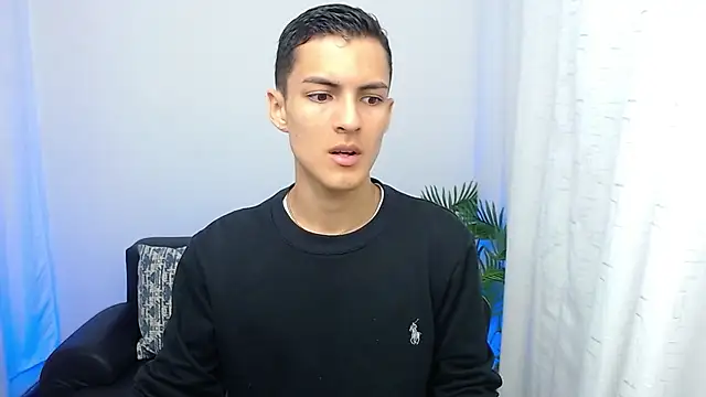 Snapshot of Matiius18 chatting on 10/18/25, 01:46 Matiius18 online show from 10/18/25, 01:46