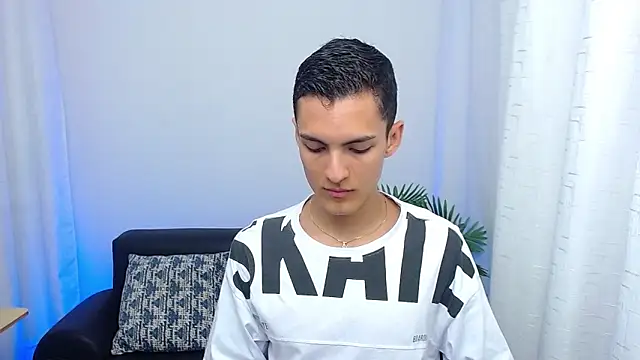 Snapshot of Matiius18 chatting on 10/07/25, 01:45 Matiius18 online show from 10/07/25, 01:45