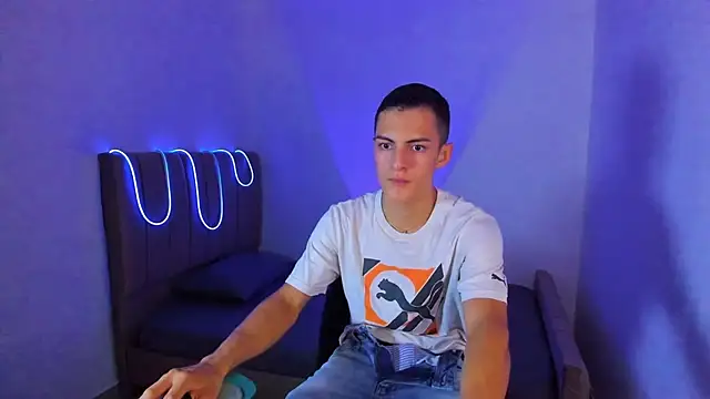 Snapshot of Matiius18 chatting on 07/09/26, 03:55 Matiius18 online show from 07/09/26, 03:55