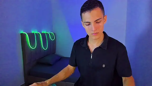 Snapshot of Matiius18 chatting on 07/08/26, 01:45 Matiius18 online show from 07/08/26, 01:45