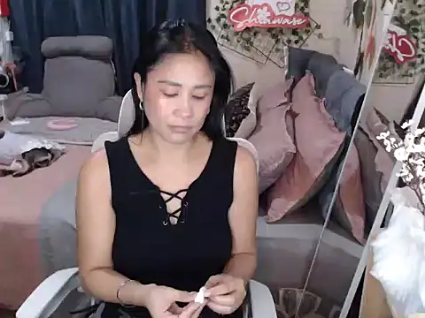 Shiawase1125 online show from 11/06/25, 01:42