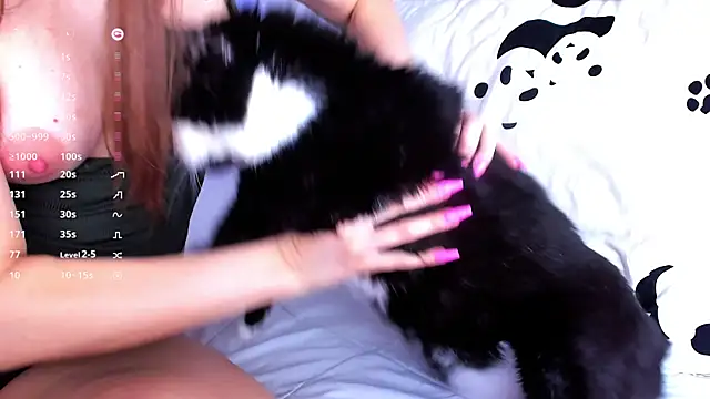 Snapshot of Ellamilano9 chatting on 03/13/25, 08:11 Ellamilano9 online show from 03/13/25, 08:11