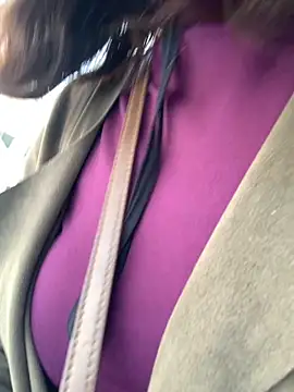 Snapshot of zhizhinaigai chatting on 11/15/25, 04:38 zhizhinaigai online show from 11/15/25, 04:38