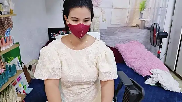 Snapshot of MichiLovely chatting on 11/12/25, 01:32 MichiLovely online show from 11/12/25, 01:32