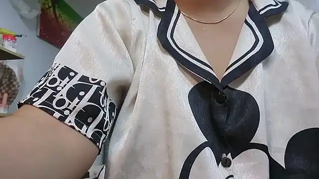 Snapshot of MichiLovely chatting on 12/19/25, 01:31 MichiLovely online show from 12/19/25, 01:31