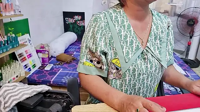 Snapshot of MichiLovely chatting on 10/30/25, 08:17 MichiLovely online show from 10/30/25, 08:17