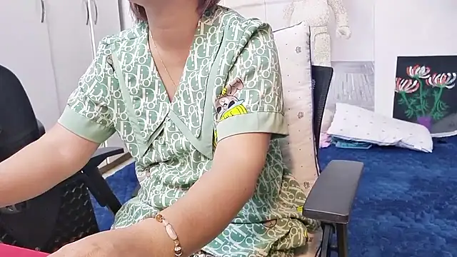 Snapshot of MichiLovely chatting on 11/07/25, 10:24 MichiLovely online show from 11/07/25, 10:24