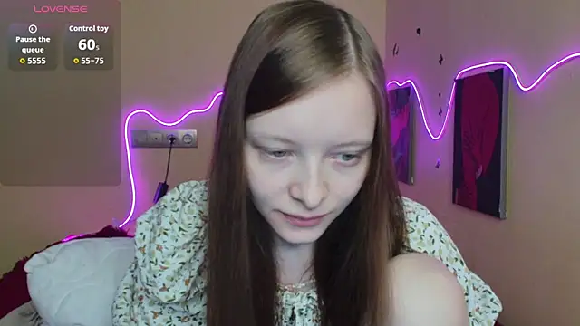 AliceHaris online show from 10/04/25, 01:07