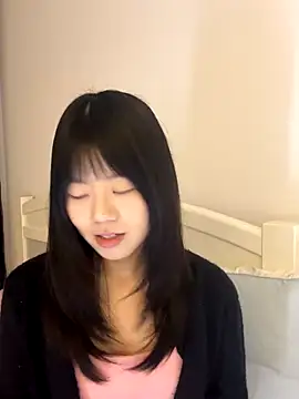 Snapshot of Ella-A9 chatting on 11/11/25, 01:06 Ella-A9 online show from 11/11/25, 01:06