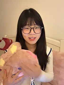 Snapshot of Ella-A9 chatting on 12/14/25, 04:12 Ella-A9 online show from 12/14/25, 04:12