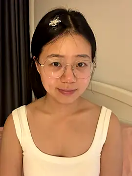 Snapshot of Ella-A9 chatting on 09/08/25, 03:33 Ella-A9 online show from 09/08/25, 03:33