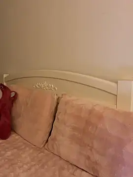 Snapshot of Ella-A9 chatting on 12/16/25, 04:11 Ella-A9 online show from 12/16/25, 04:11