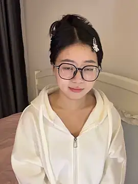 Snapshot of Ella-A9 chatting on 11/08/25, 01:36 Ella-A9 online show from 11/08/25, 01:36