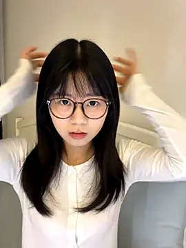 Snapshot of Ella-A9 chatting on 11/01/25, 03:28 Ella-A9 online show from 11/01/25, 03:28