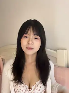 Snapshot of Ella-A9 chatting on 10/16/25, 02:47 Ella-A9 online show from 10/16/25, 02:47