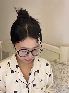 Snapshot of Ella-A9 chatting on 11/06/25, 06:06 Ella-A9 online show from 11/06/25, 06:06