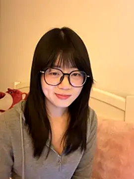 Snapshot of Ella-A9 chatting on 12/15/25, 04:13 Ella-A9 online show from 12/15/25, 04:13