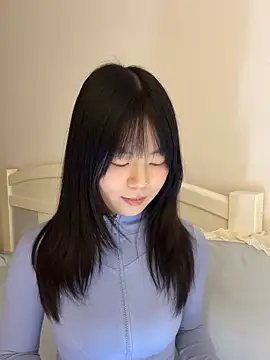 Snapshot of Ella-A9 chatting on 10/28/25, 03:55 Ella-A9 online show from 10/28/25, 03:55