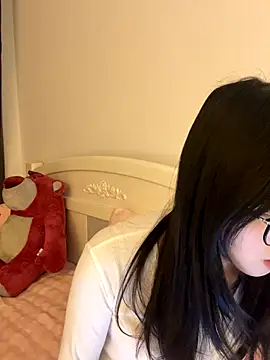 Snapshot of Ella-A9 chatting on 12/04/25, 03:33 Ella-A9 online show from 12/04/25, 03:33