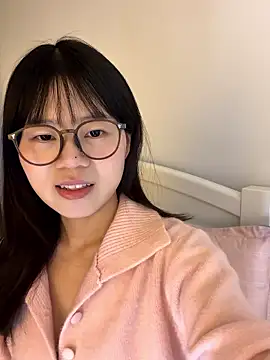 Snapshot of Ella-A9 chatting on 10/22/25, 02:16 Ella-A9 online show from 10/22/25, 02:16