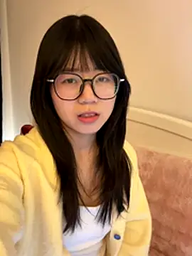 Snapshot of Ella-A9 chatting on 12/13/25, 08:04 Ella-A9 online show from 12/13/25, 08:04