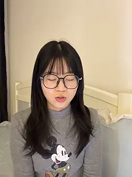 Snapshot of Ella-A9 chatting on 11/02/25, 03:06 Ella-A9 online show from 11/02/25, 03:06