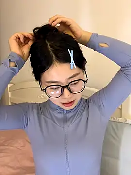 Snapshot of Ella-A9 chatting on 11/07/25, 01:04 Ella-A9 online show from 11/07/25, 01:04