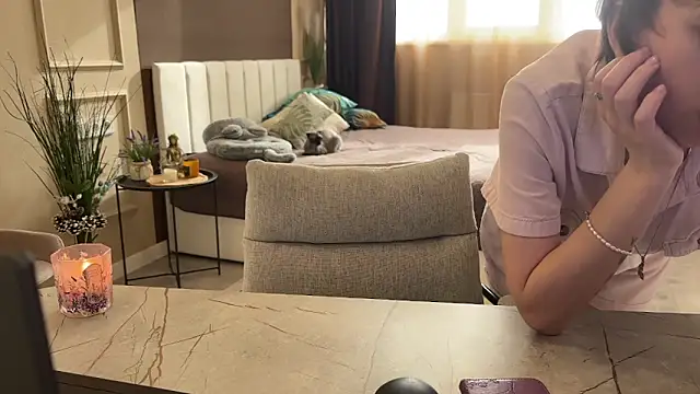 Snapshot of daniellia_ chatting on 05/17/26, 02:17 daniellia online show from 05/17/26, 02:17