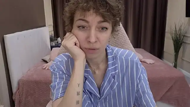 Snapshot of daniellia_ chatting on 09/22/25, 07:58 daniellia online show from 09/22/25, 07:58