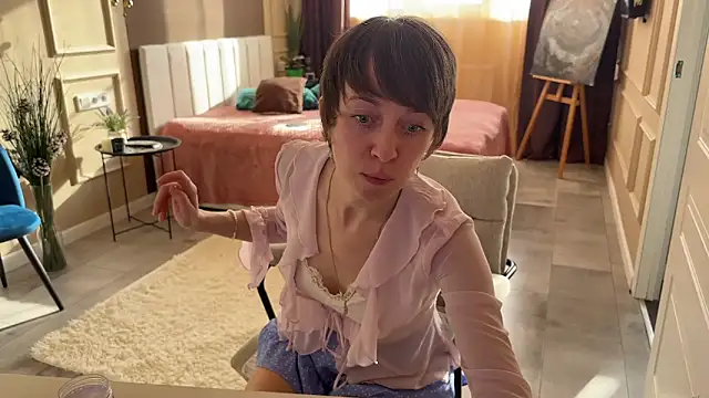 daniellia  online show from 04/19/26, 02:18