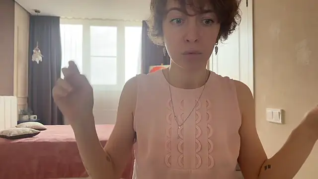 daniellia  online show from 11/18/25, 08:28