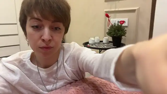 daniellia  online show from 12/14/25, 09:15