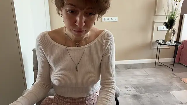 daniellia  online show from 11/11/25, 09:15