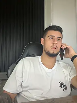 Snapshot of ryan_evanss chatting on 09/24/25, 12:18 ryan evanss online show from 09/24/25, 12:18