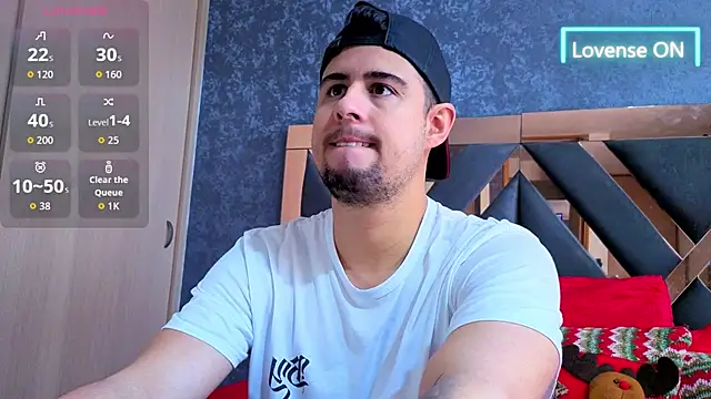 Snapshot of ryan_evanss chatting on 11/21/25, 12:37 ryan evanss online show from 11/21/25, 12:37