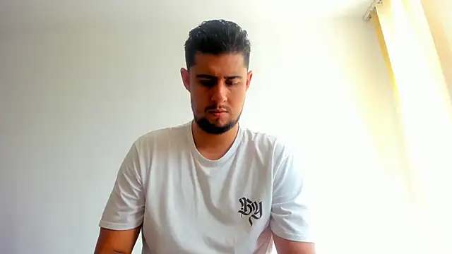 Snapshot of ryan_evanss chatting on 12/14/25, 04:01 ryan evanss online show from 12/14/25, 04:01