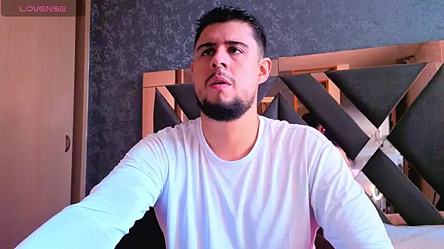 Snapshot of ryan_evanss chatting on 11/12/25, 01:04 ryan evanss online show from 11/12/25, 01:04