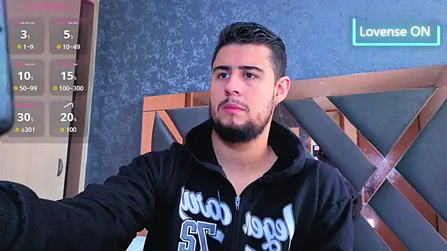 Snapshot of ryan_evanss chatting on 10/24/25, 01:43 ryan evanss online show from 10/24/25, 01:43