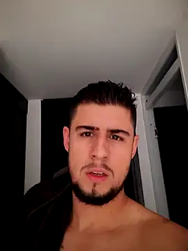 Snapshot of ryan_evanss chatting on 09/23/25, 12:01 ryan evanss online show from 09/23/25, 12:01