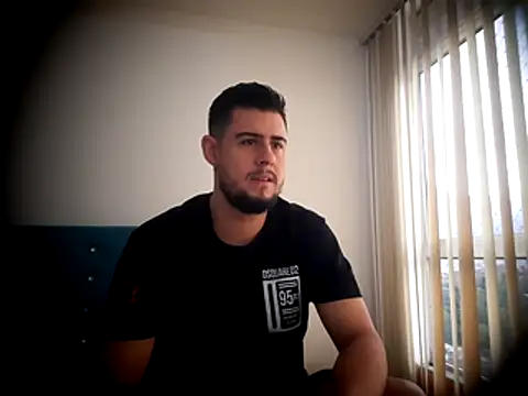 Snapshot of ryan_evanss chatting on 10/26/25, 11:32 ryan evanss online show from 10/26/25, 11:32