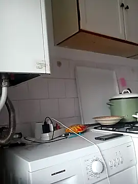 alinaalinutzq online show from 11/25/25, 02:17