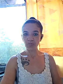 Snapshot of alinaalinutzq chatting on 09/22/25, 10:43 alinaalinutzq online show from 09/22/25, 10:43