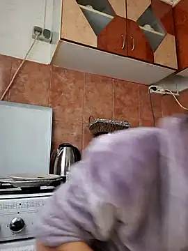 Snapshot of alinaalinutzq chatting on 10/18/25, 02:08 alinaalinutzq online show from 10/18/25, 02:08